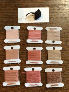 COULEURS D’AUTOMNE - l’es expérimentations de couleurs avec les champignons 🍄 de la forêt D’Ecouves continuent.
Cortinarius pheoneus - Ganoderma aplatinum - Xerochomus chrisentheron - Suillus grevillie - Bulgaria inquinosa - Strobilomyces strobilaceus
#teinture #wildcolor #naturaldye #mushroomdyeing #naturalcolours #normandy #ecouvesforest #foretdecouves #orne #foretdecouves 
—-
Charlène Poret - Artextiles
Artisane d’art et formatrice en arts textiles Gardienne de savoir-faire
Dentelles et broderies à l’aiguille et teinture naturelle